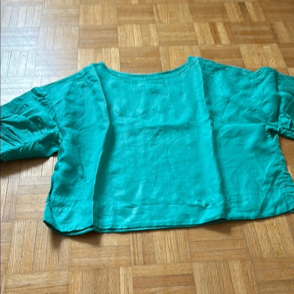 Linen - Picture 1 of 13